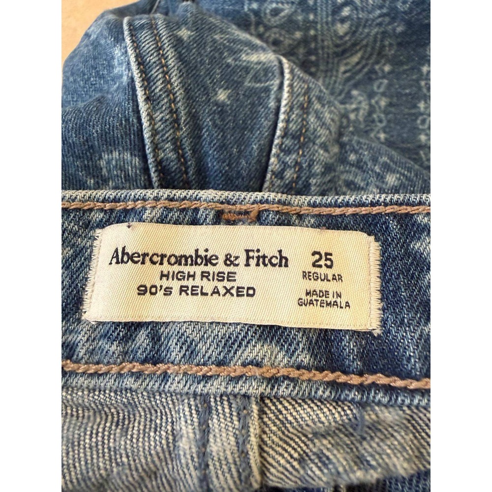 Abercrombie & Fitch 90s Relaxed High Rise Bandana Paisley Print Jeans Size 25 - Picture 2 of 7